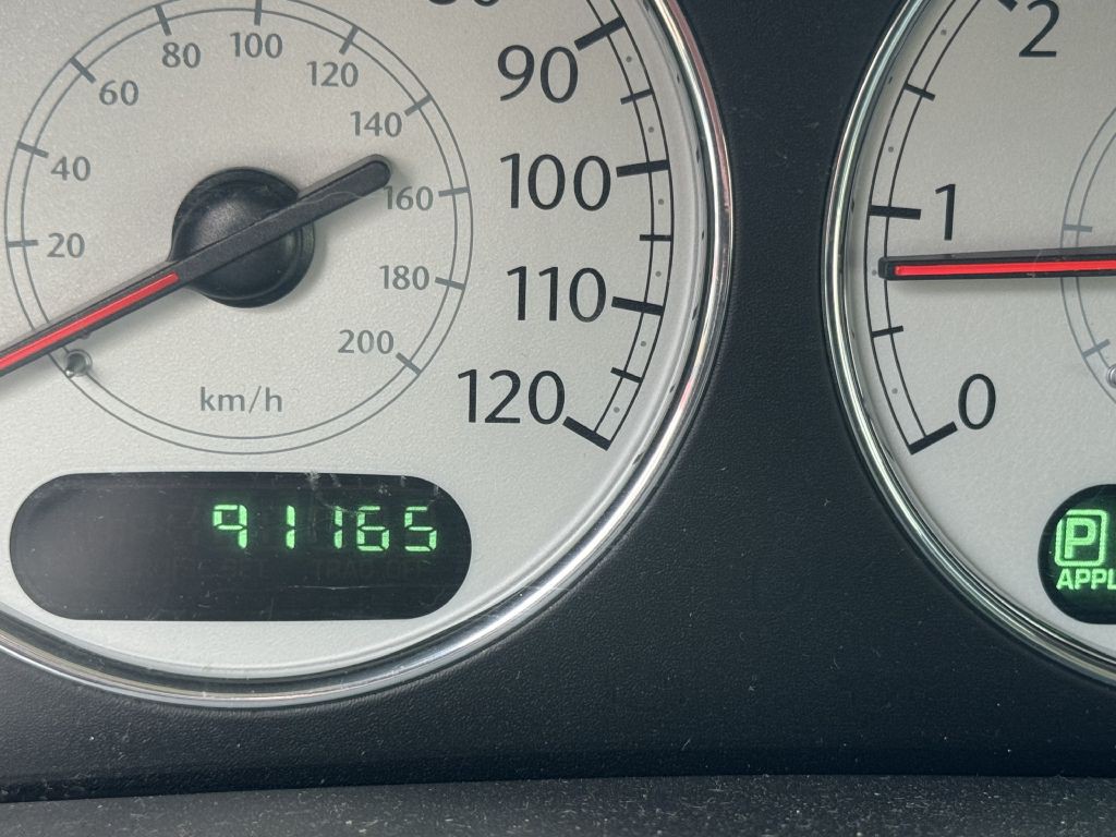 2005 Chrysler Town & Country Image 15