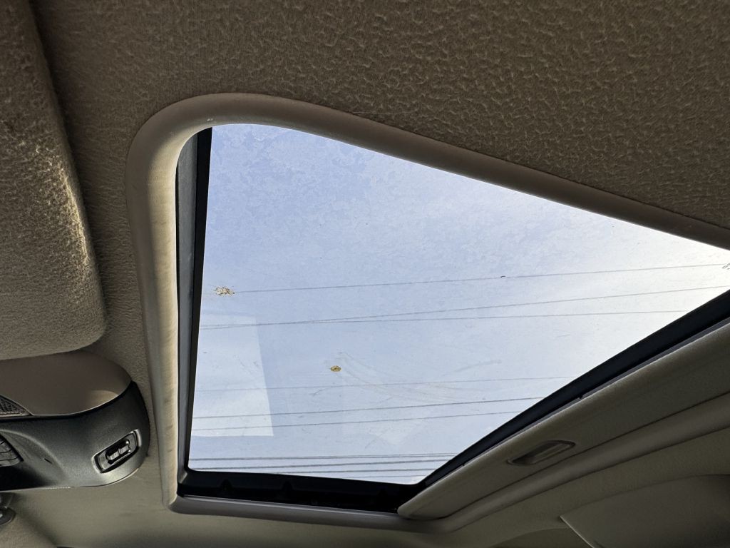 2005 Chrysler Town & Country Image 22