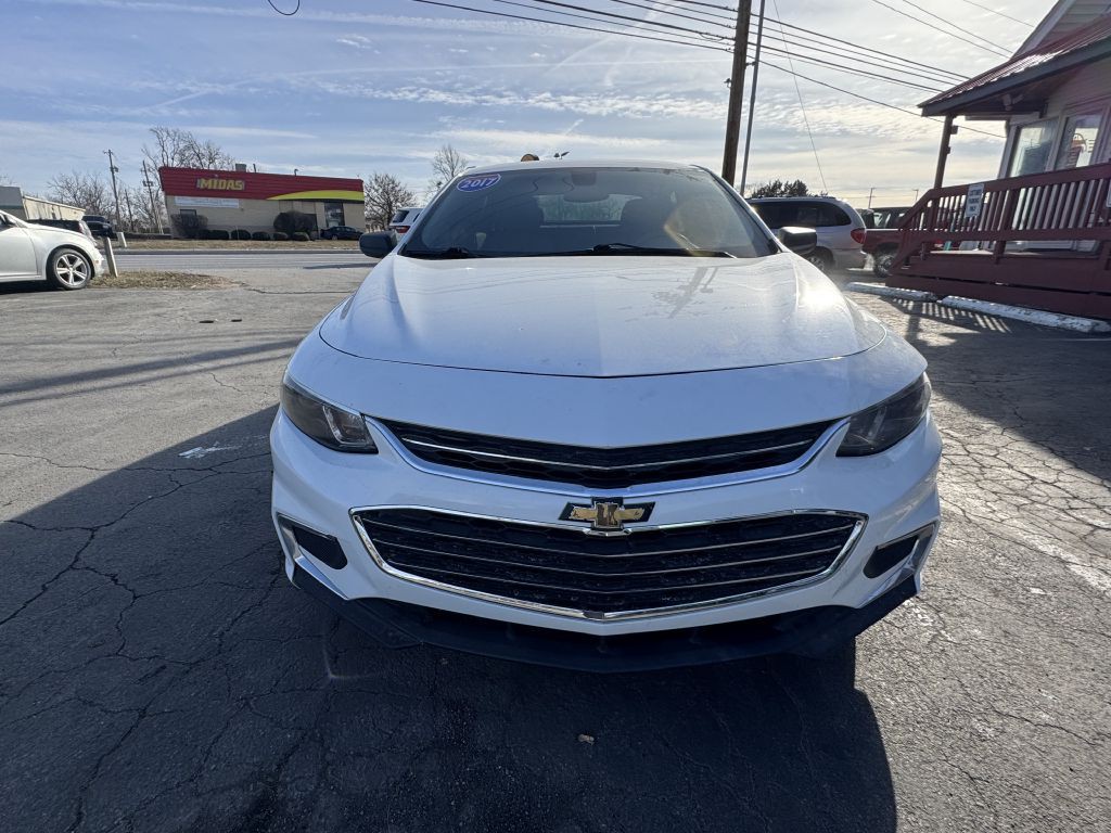 2017 Chevrolet Malibu Image 2