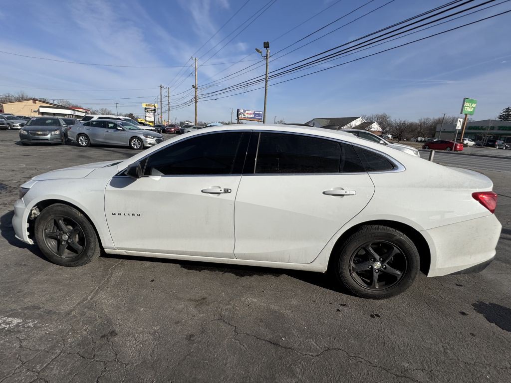 2017 Chevrolet Malibu Image 3