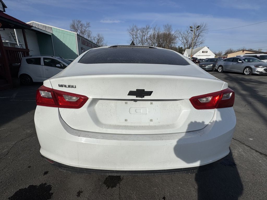 2017 Chevrolet Malibu Image 4