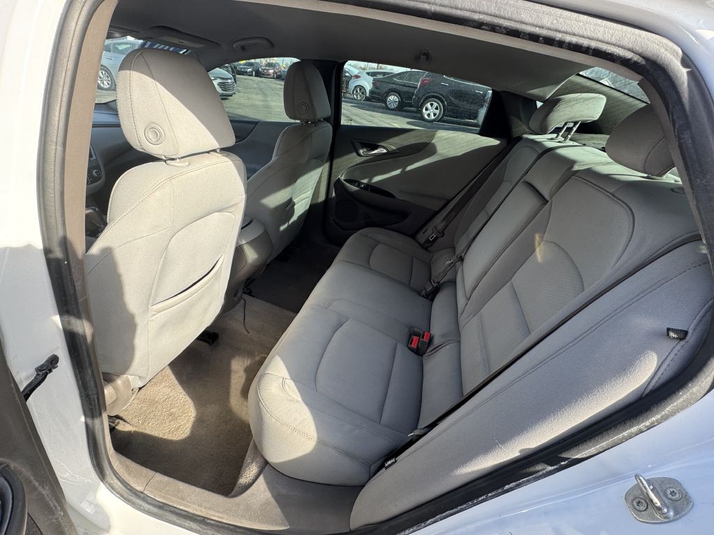 2017 Chevrolet Malibu Image 5