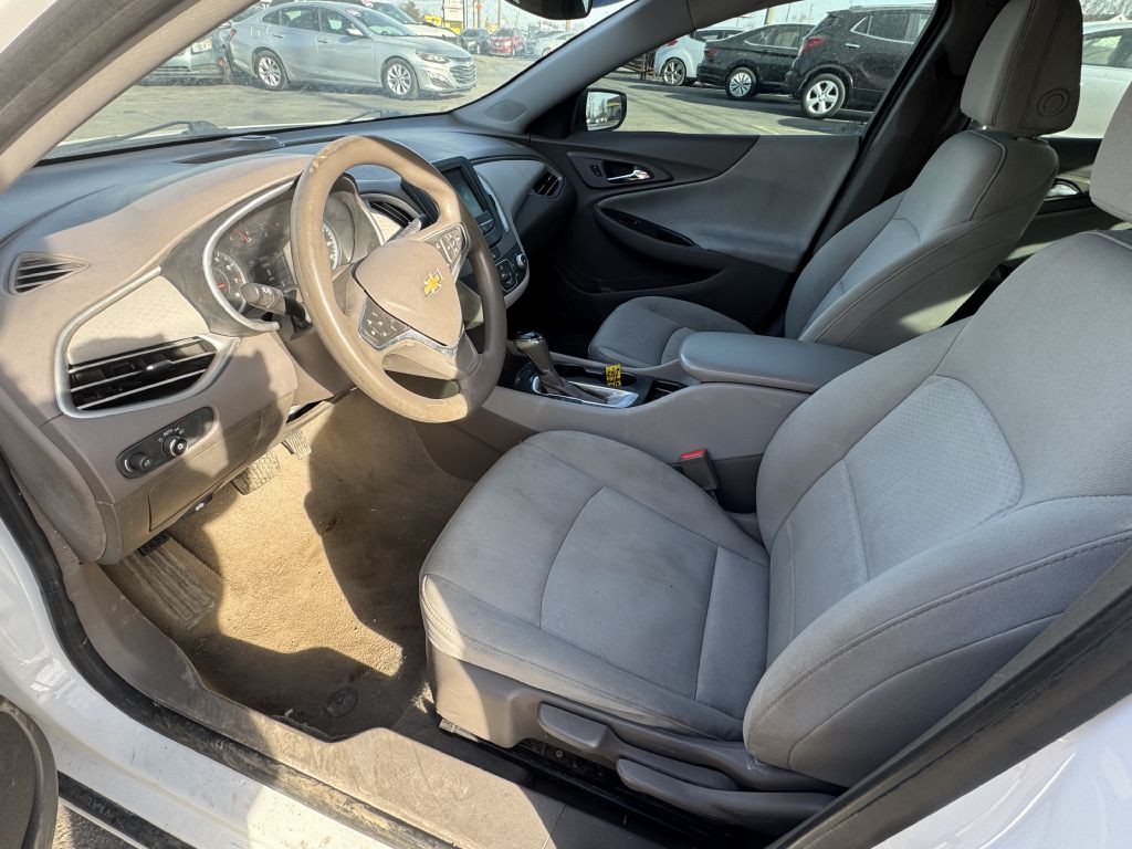 2017 Chevrolet Malibu Image 8