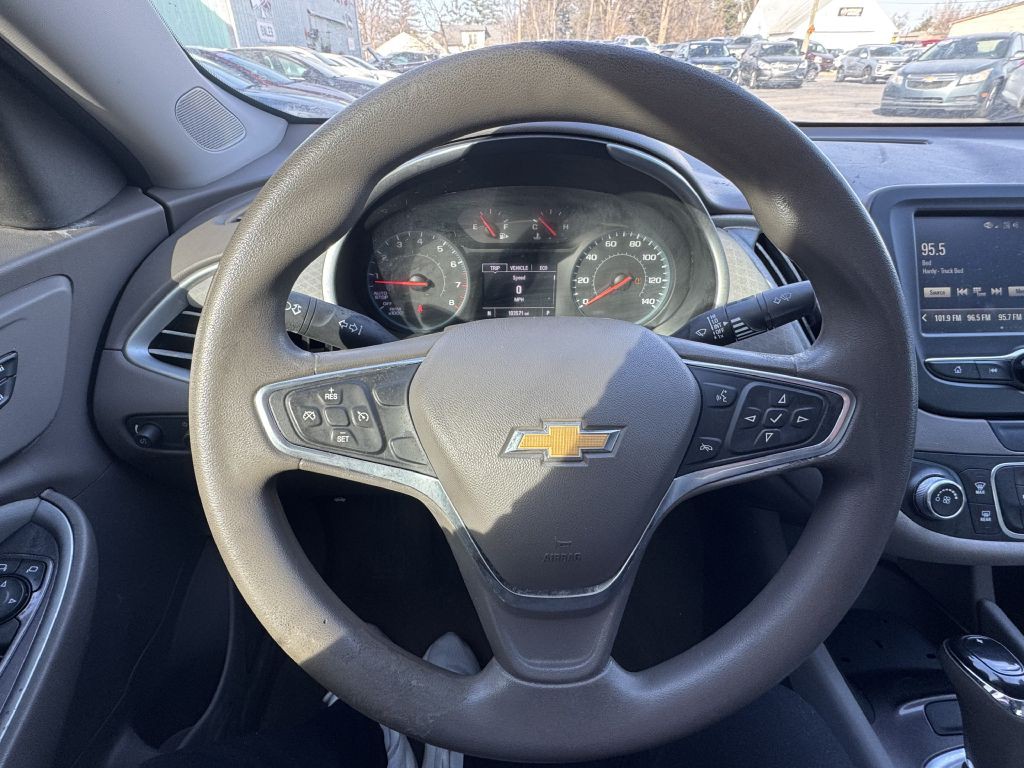 2017 Chevrolet Malibu Image 9