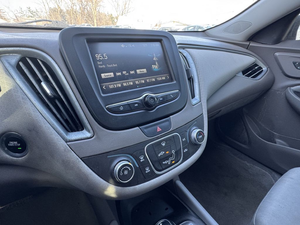 2017 Chevrolet Malibu Image 10