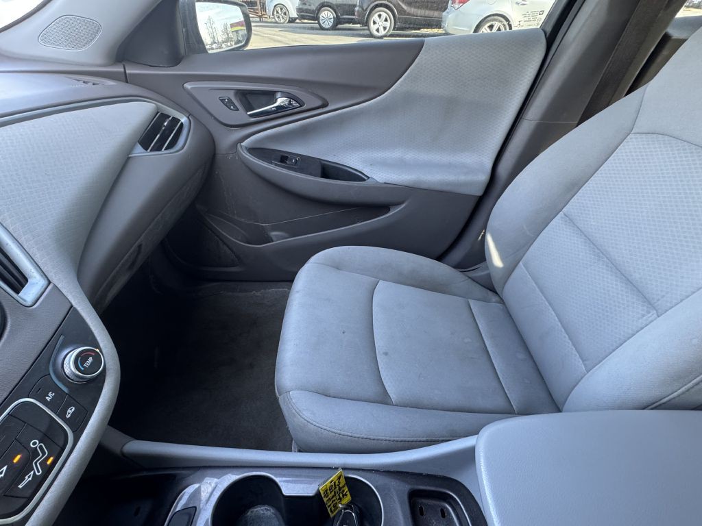 2017 Chevrolet Malibu Image 11