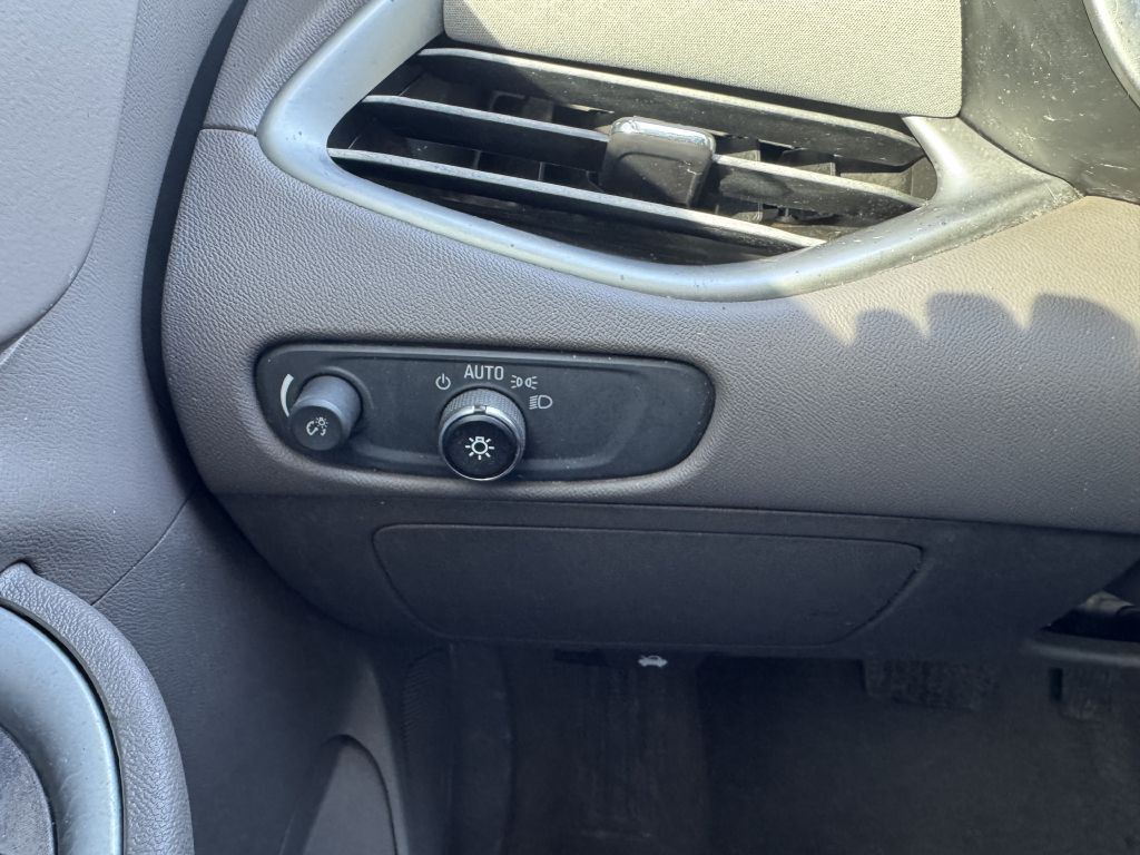 2017 Chevrolet Malibu Image 12