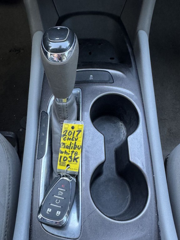 2017 Chevrolet Malibu Image 19