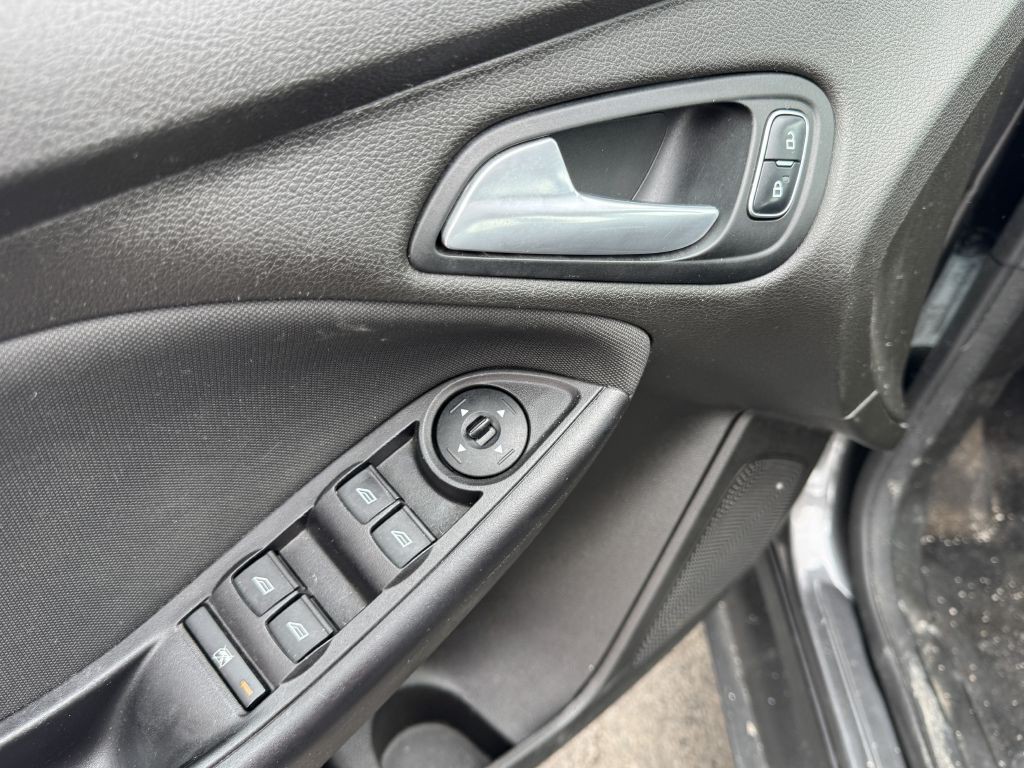 2016 Ford Focus Image 7