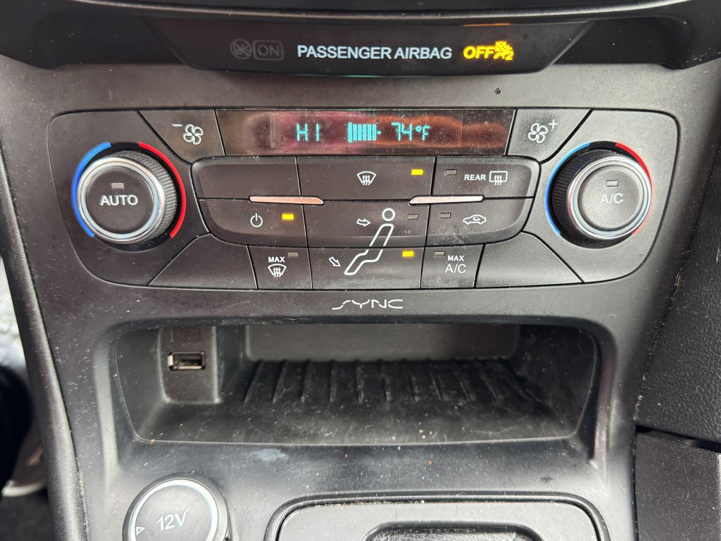 2016 Ford Focus Image 17