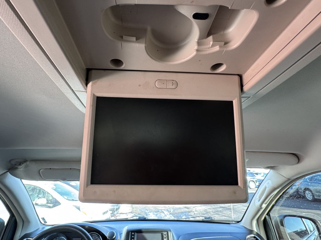 2014 Chrysler Town & Country Image 9