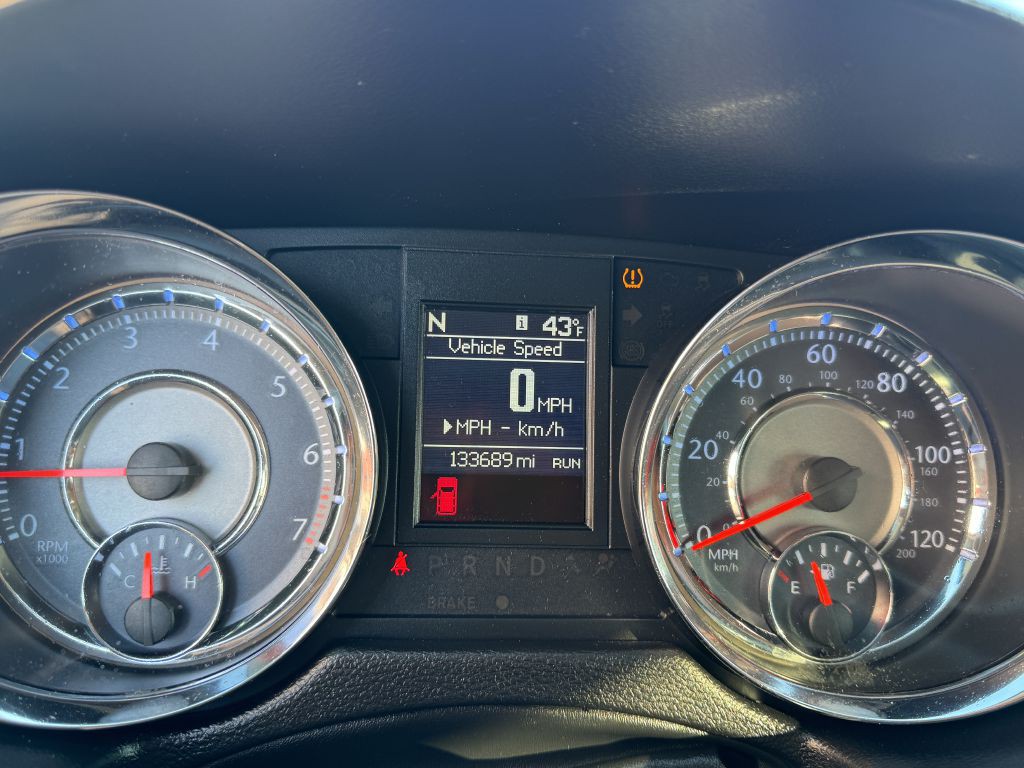 2014 Chrysler Town & Country Image 16