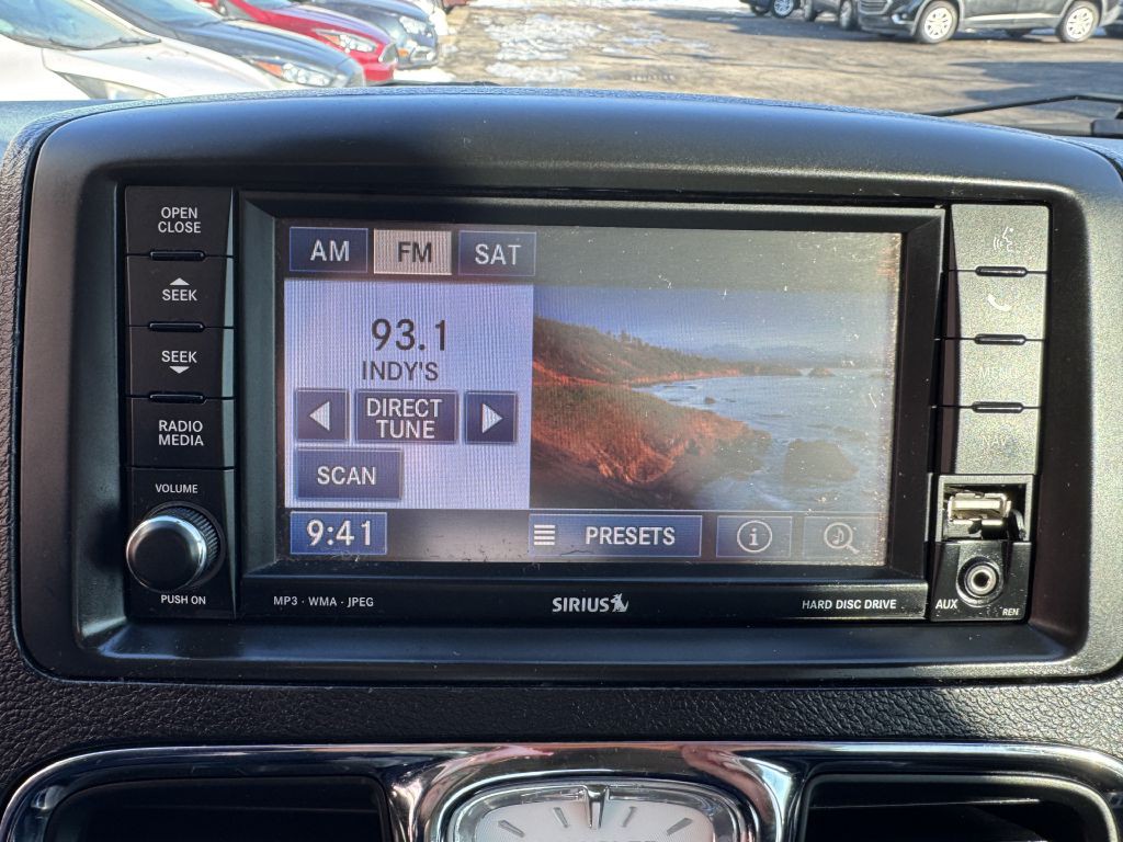 2014 Chrysler Town & Country Image 20