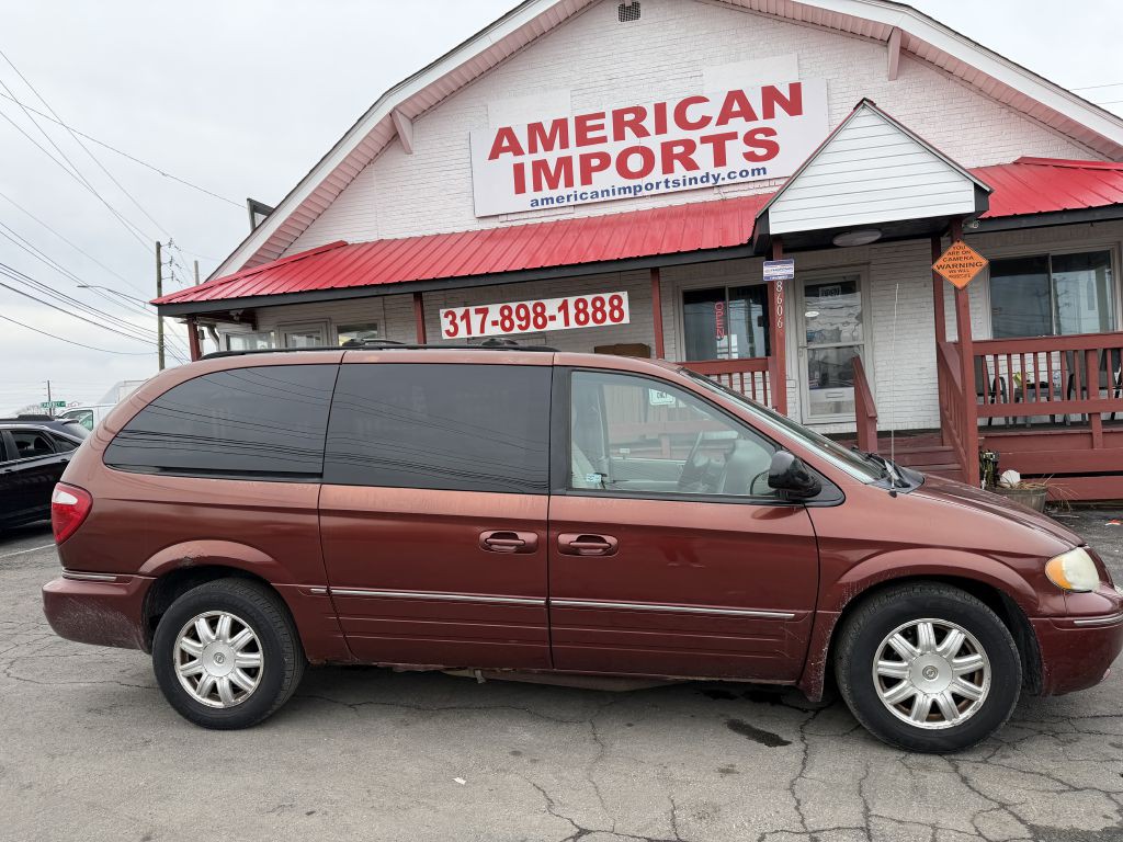 2007 Chrysler Town & Country Image 1