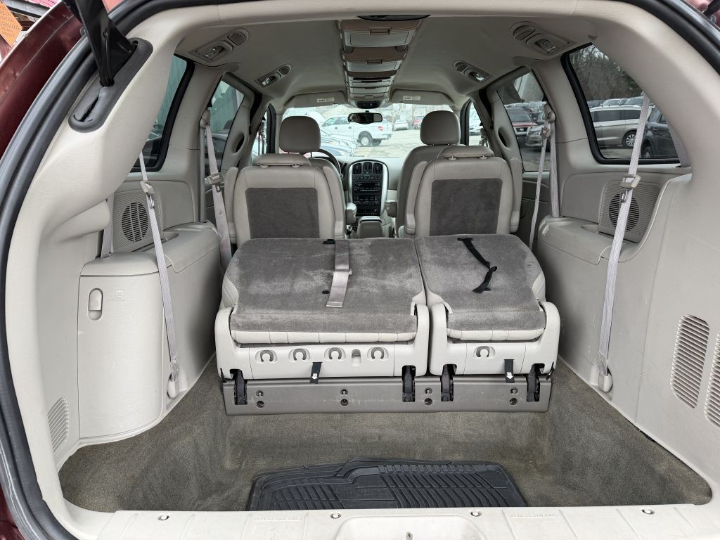 2007 Chrysler Town & Country Image 5