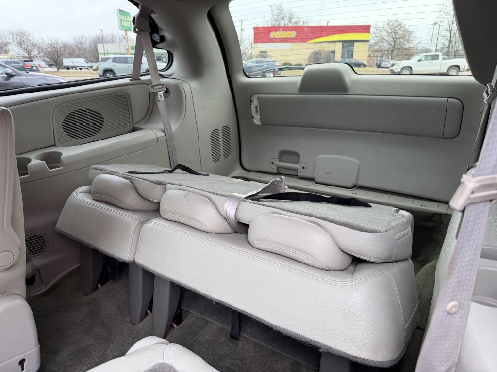 2007 Chrysler Town & Country Image 6