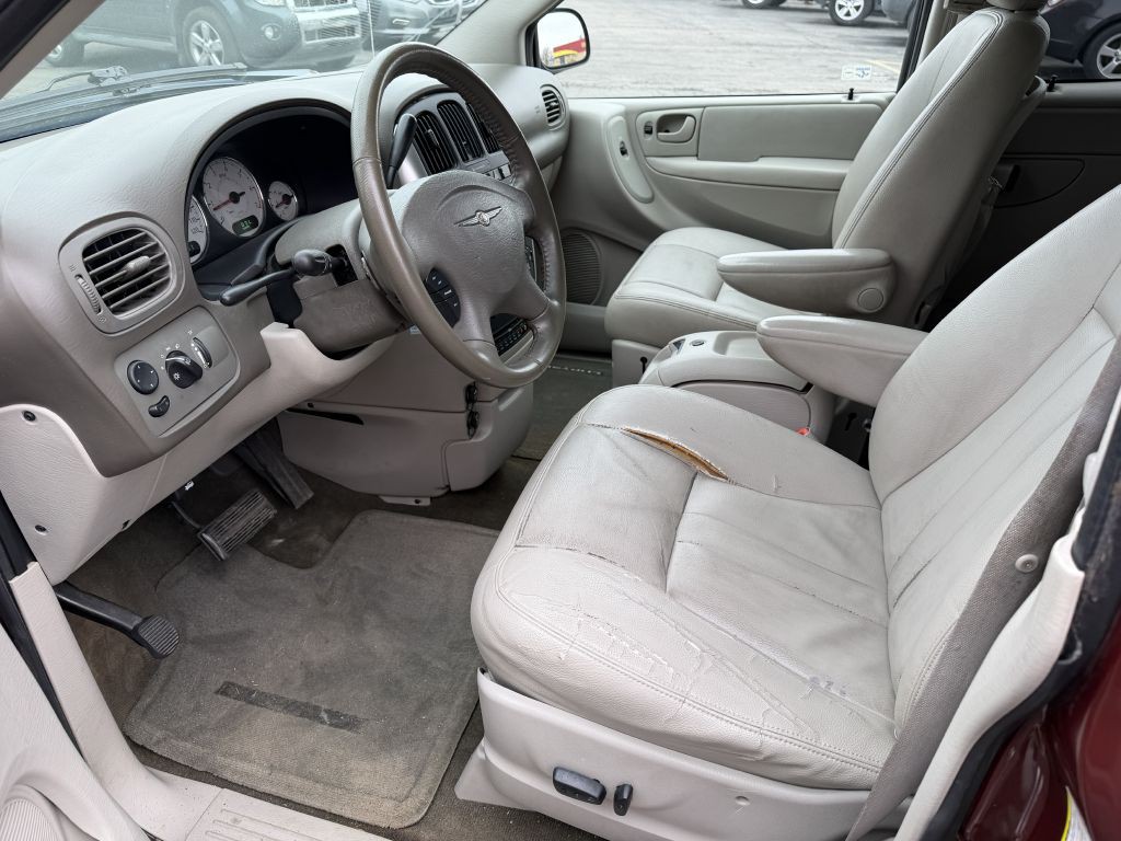 2007 Chrysler Town & Country Image 13