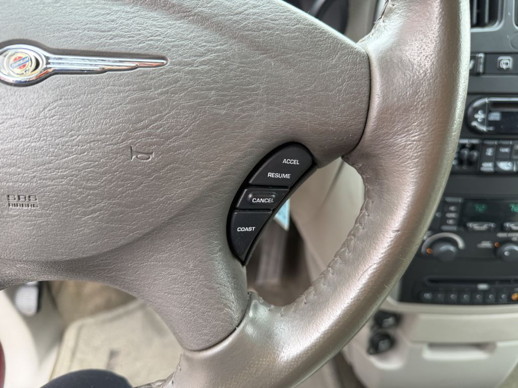 2007 Chrysler Town & Country Image 19