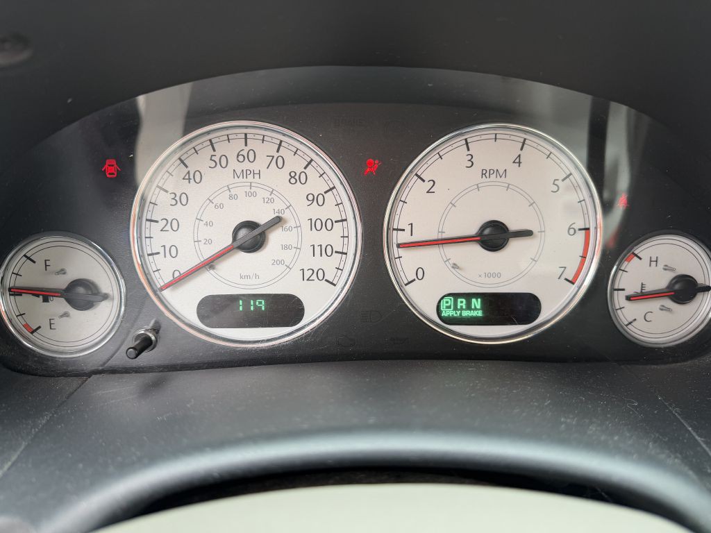 2007 Chrysler Town & Country Image 20