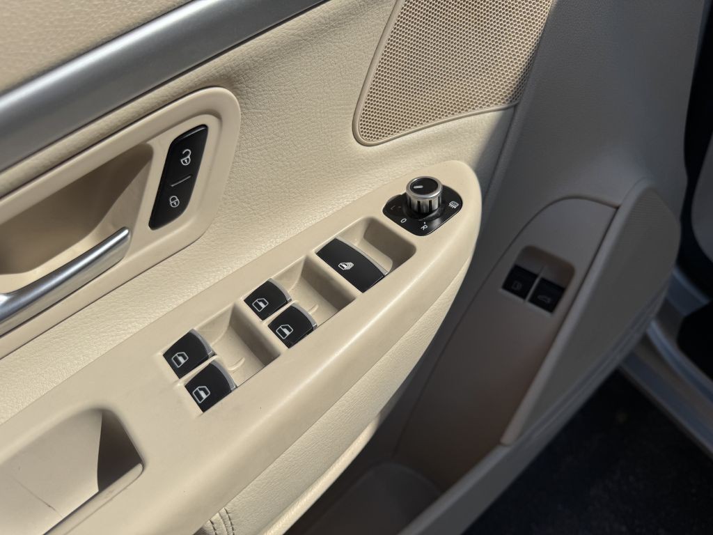 2012 Volkswagen Eos Image 6