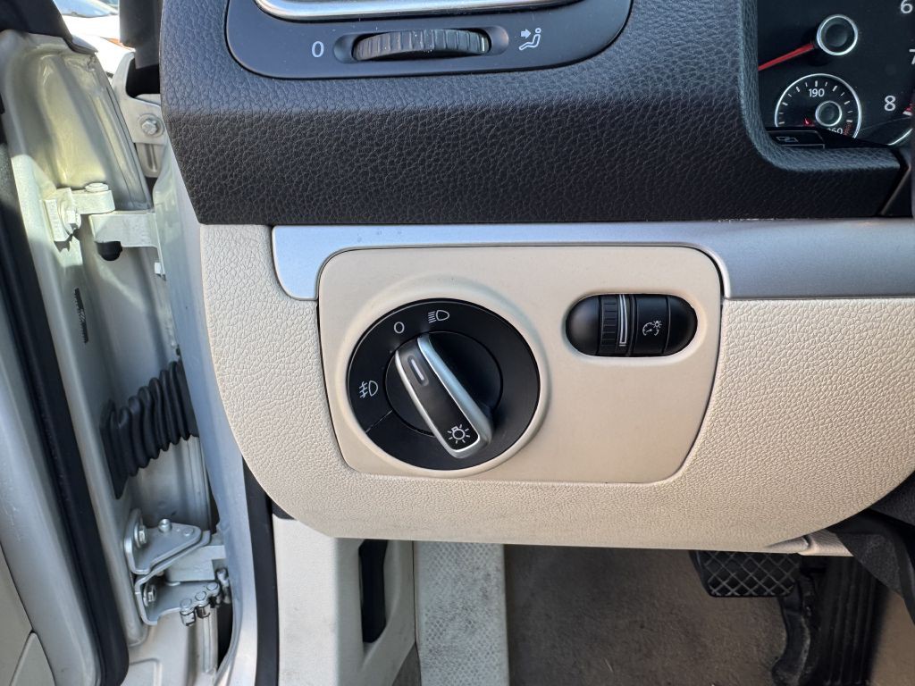 2012 Volkswagen Eos Image 12