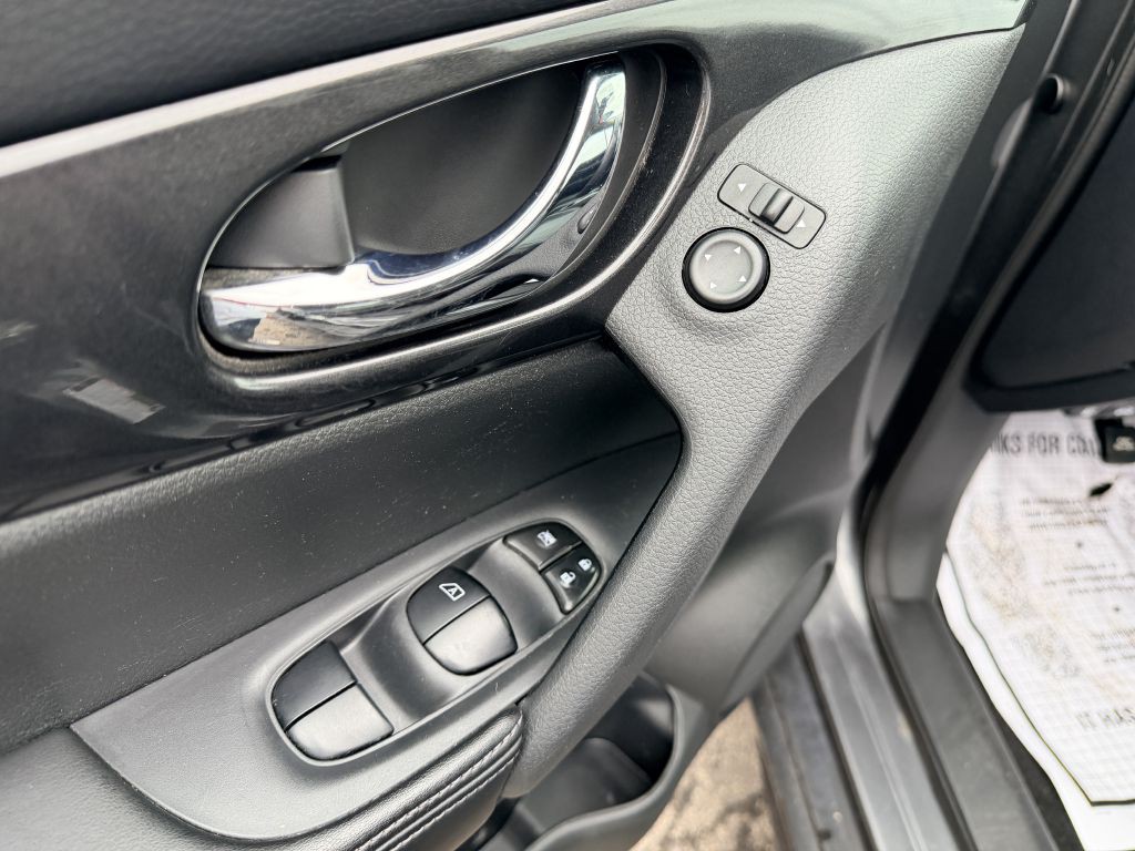 2017 Nissan Rogue Image 8