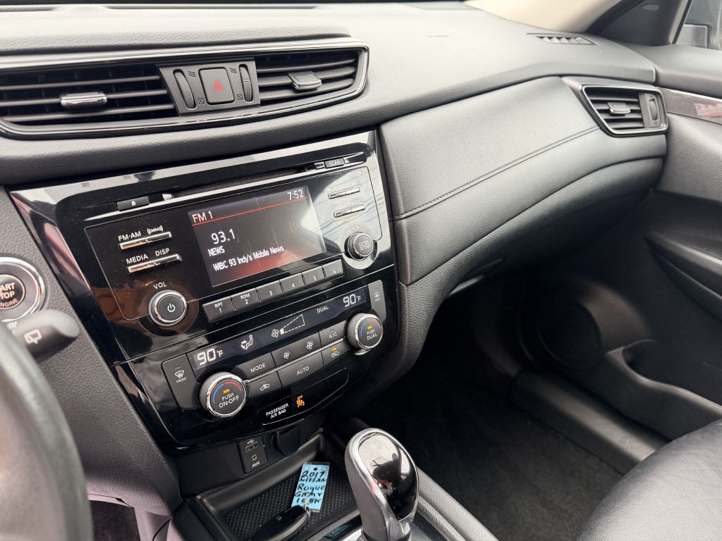 2017 Nissan Rogue Image 11