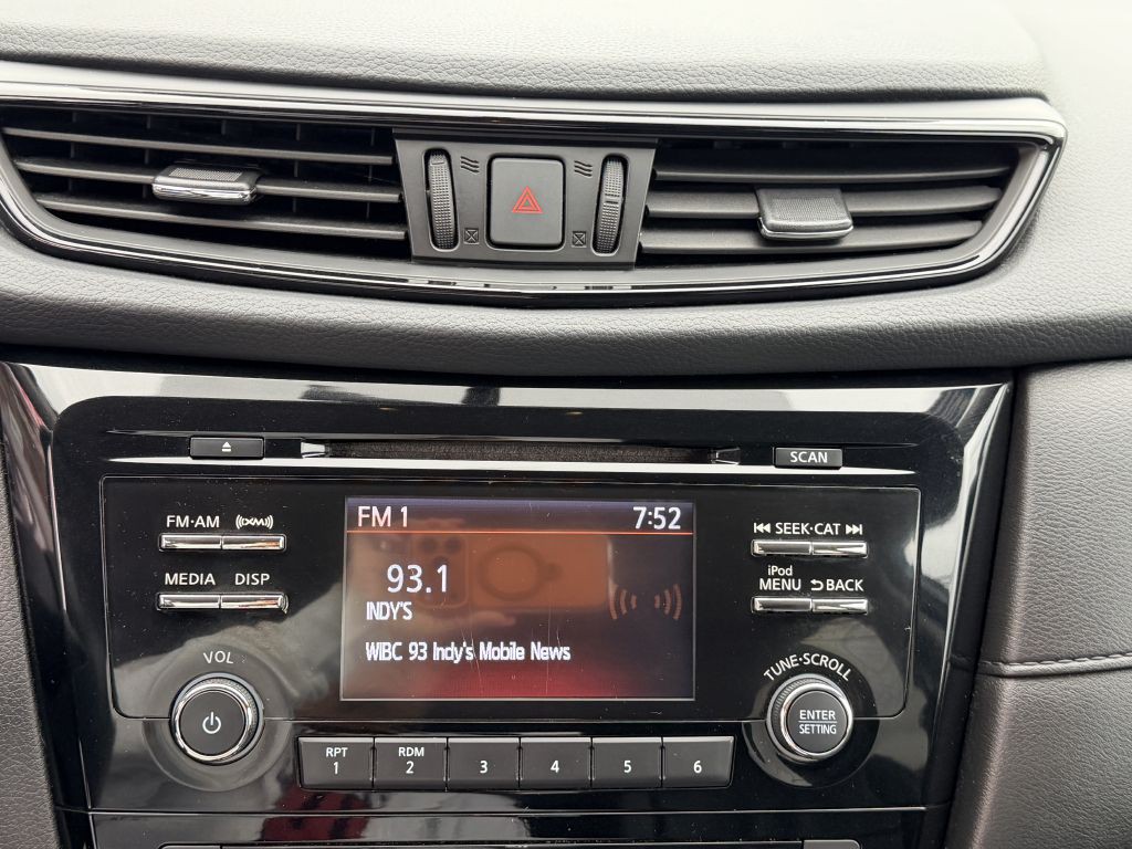 2017 Nissan Rogue Image 17