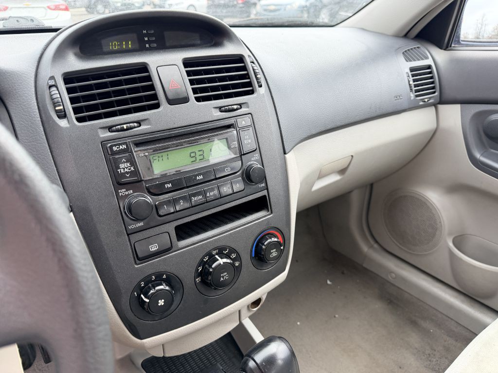 2005 Kia Spectra Image 10