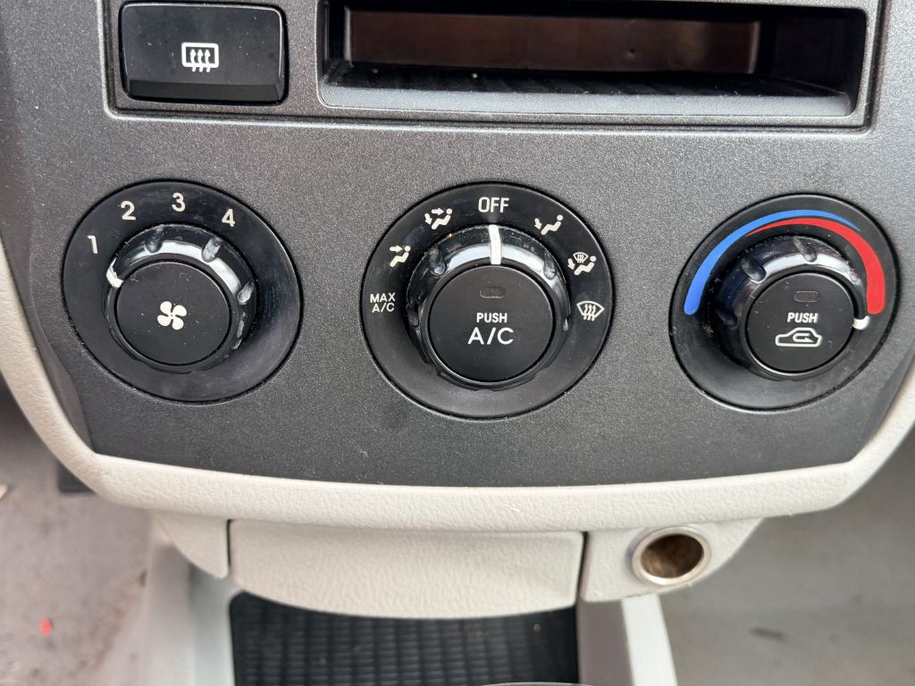 2005 Kia Spectra Image 15