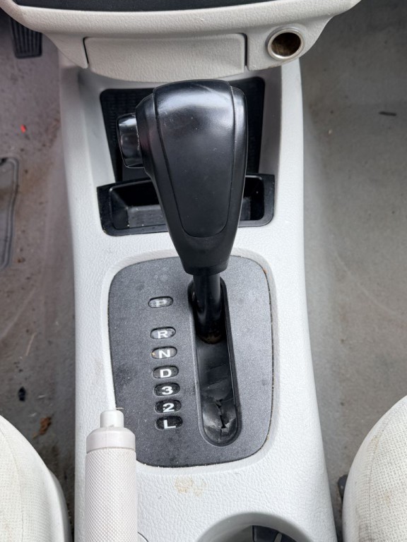 2005 Kia Spectra Image 16