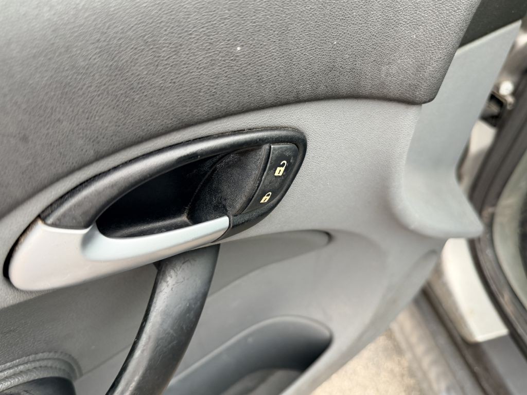 2005 Saab 9-3 Image 8