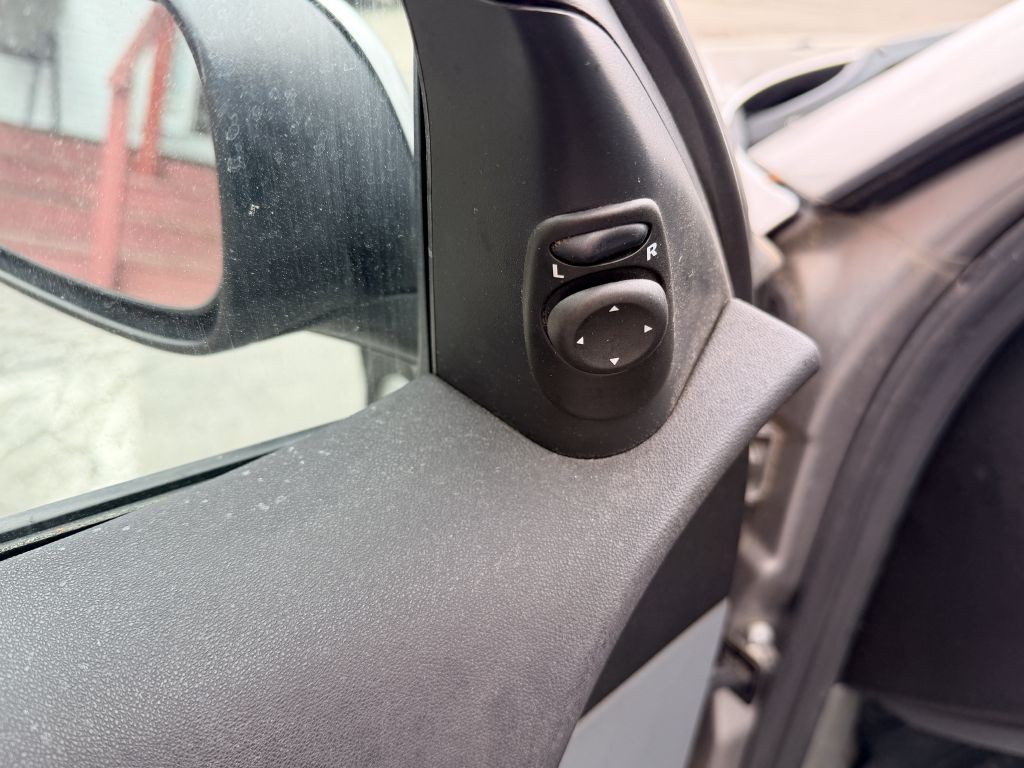 2005 Saab 9-3 Image 9