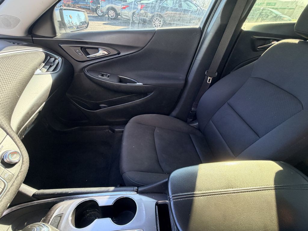 2018 Chevrolet Malibu Image 13