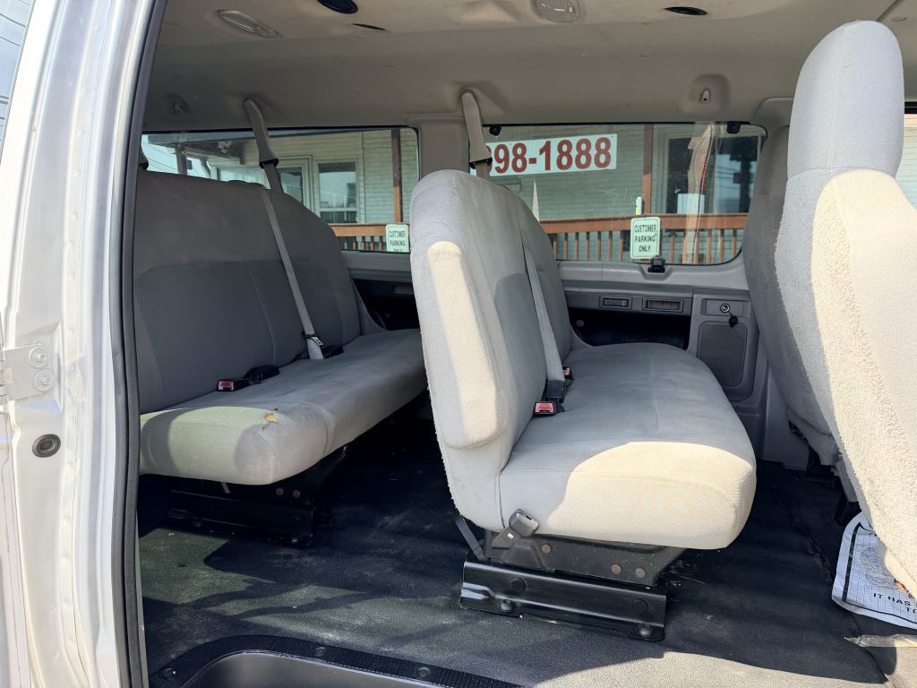 2011 Ford E-series Image 6