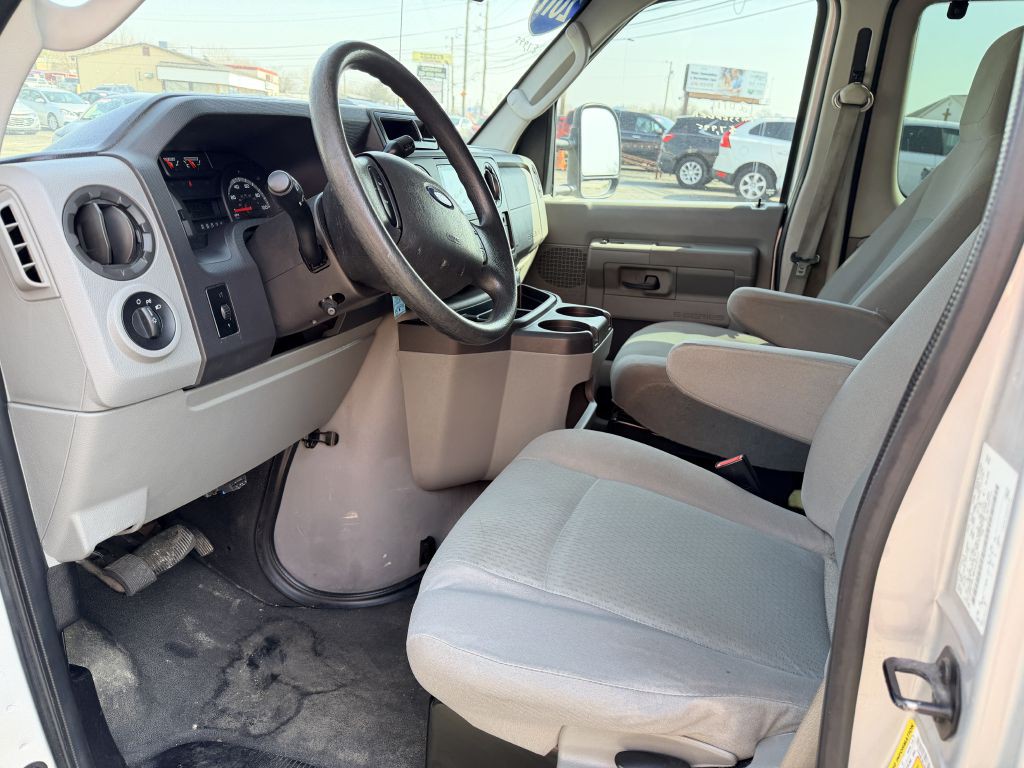 2011 Ford E-series Image 11