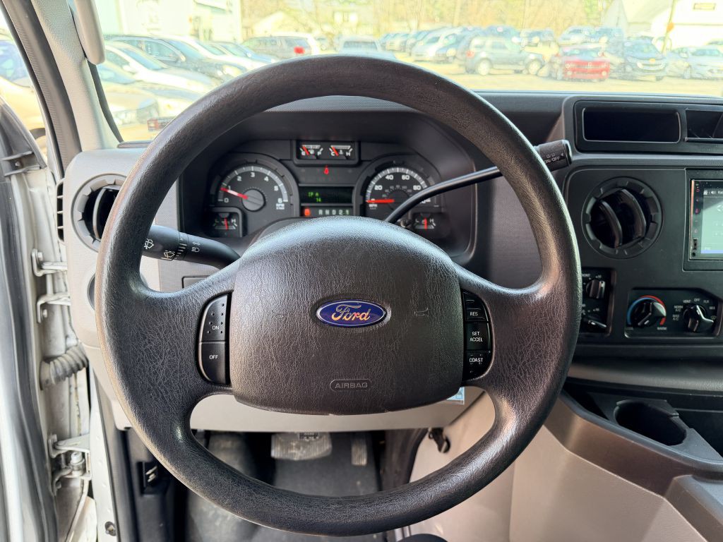 2011 Ford E-series Image 12