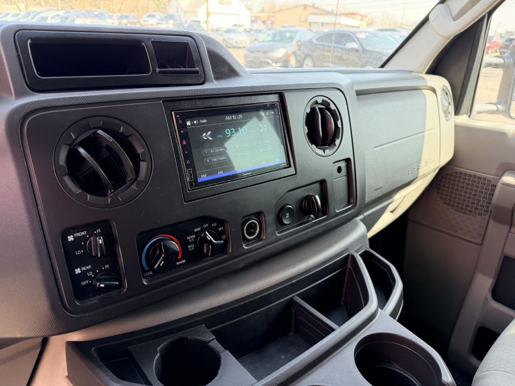 2011 Ford E-series Image 13