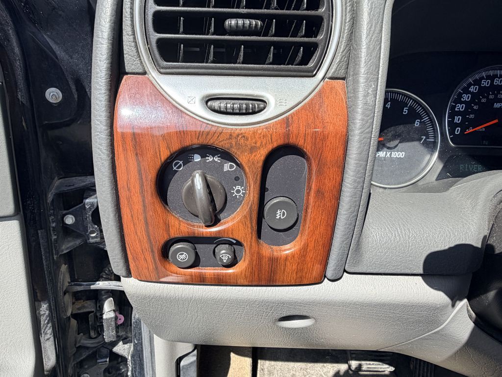 2004 GMC Envoy Image 12