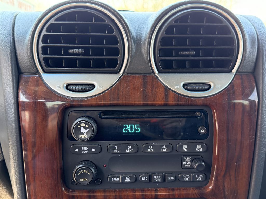 2004 GMC Envoy Image 16