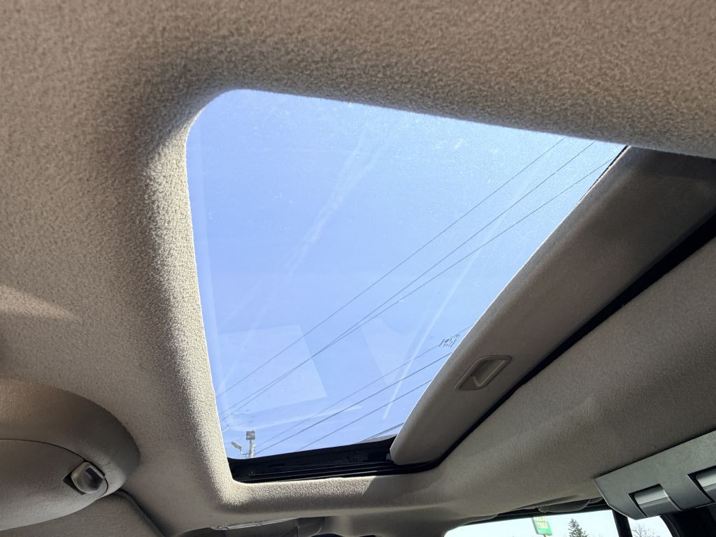 2004 GMC Envoy Image 21