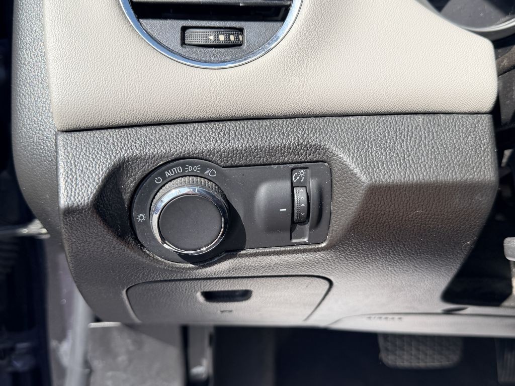 2014 Chevrolet Cruze Image 12