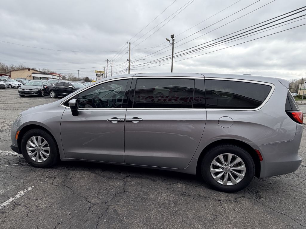 2018 Chrysler Pacifica Image 3