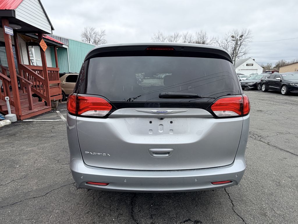 2018 Chrysler Pacifica Image 4