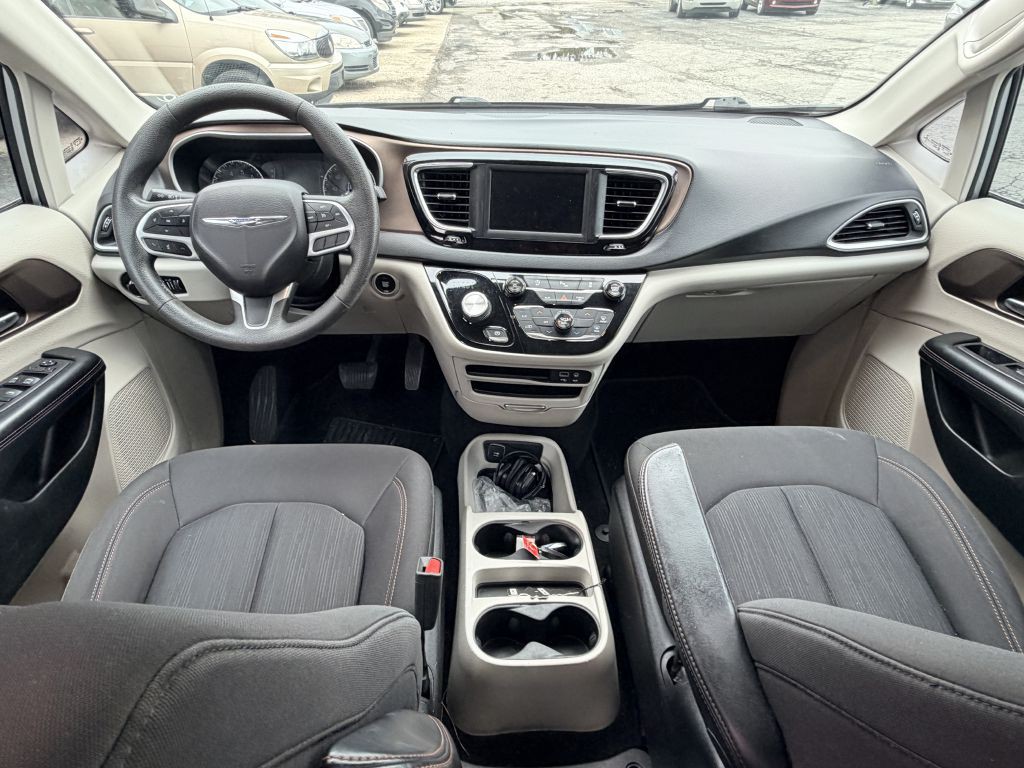 2018 Chrysler Pacifica Image 8