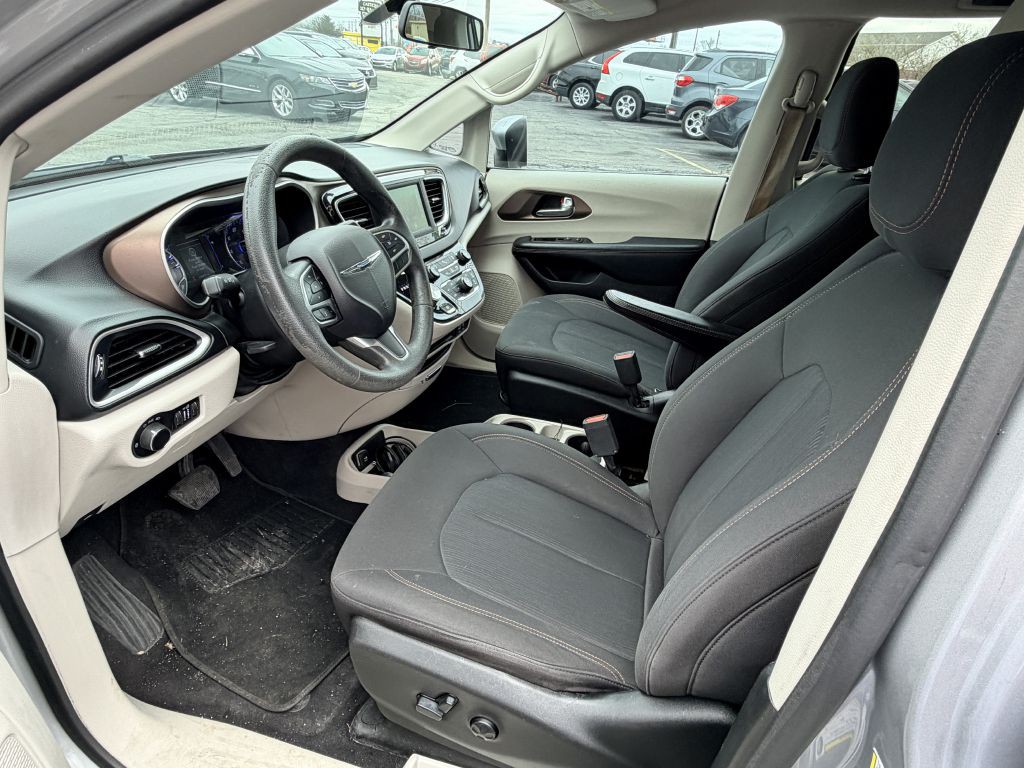 2018 Chrysler Pacifica Image 10