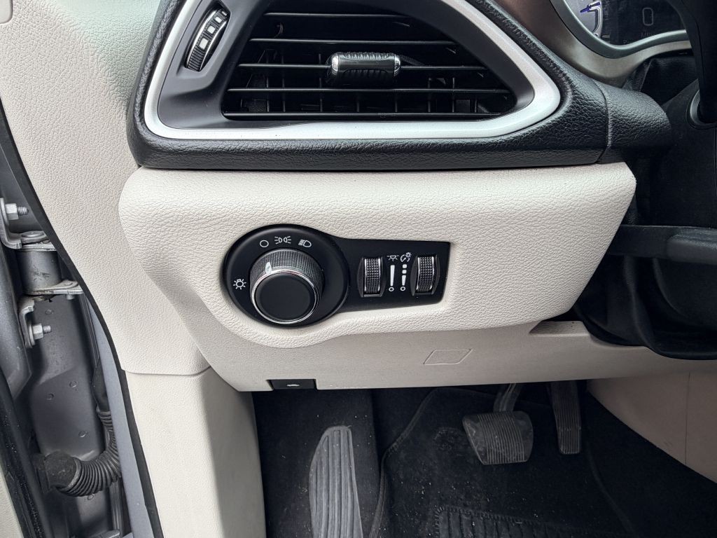 2018 Chrysler Pacifica Image 11