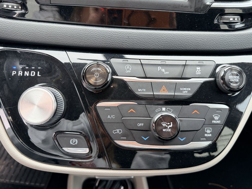 2018 Chrysler Pacifica Image 16