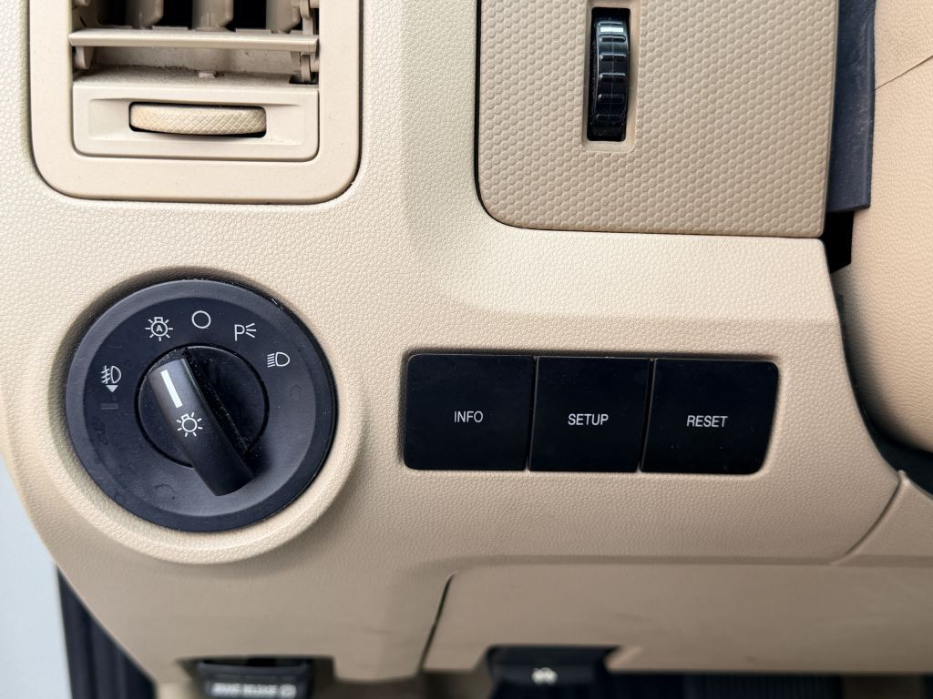 2009 Ford Escape Image 16