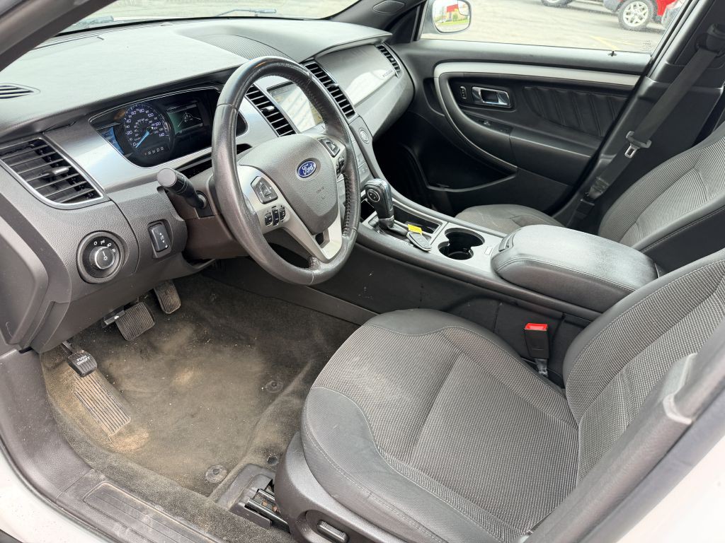 2018 Ford Taurus Image 9